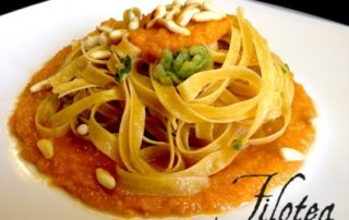 Fettuccine-alle-castagne-con-scarola-crema-di-zucca-e-pinoli-croccanti-thumbnails