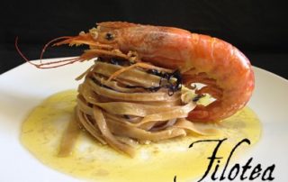 Fettuccine-al-farro-con-cavolo-rosso-e-gamberoni-thumbnails