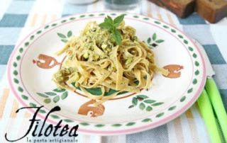 Fettuccine-al-farro-Filotea-con-pesto-di-zucchine-e-pistacchi-thumbnails